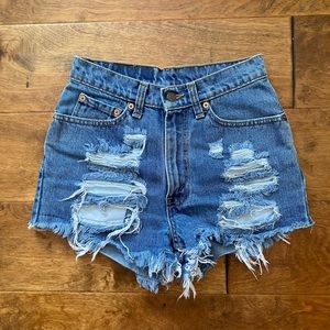 VINTAGE Levi’s 512 denim shorts